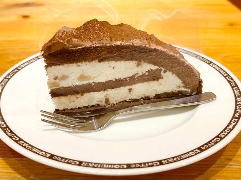 コメダ珈琲店　2023年秋　季節のケーキ　クルーミーショコラ　実際の写真