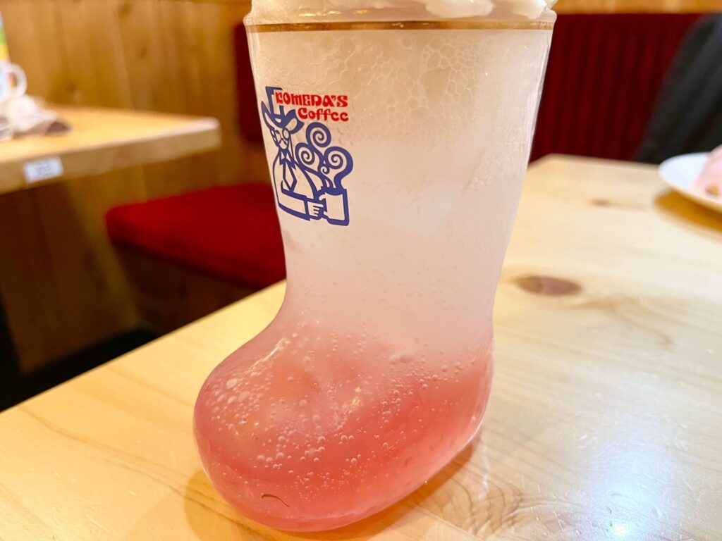 コメダ　桜薫る おぱんちゅうさぎのクリームソーダ　実際の写真2