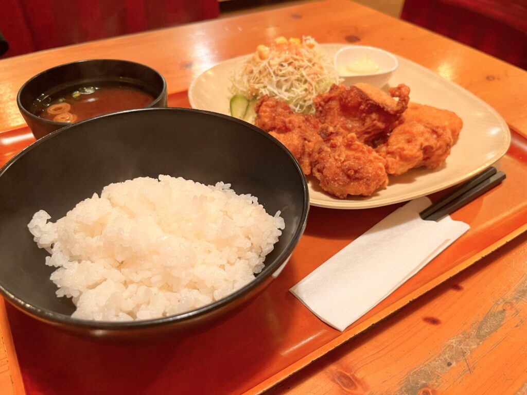 金シャチ珈琲店 唐揚げ定食