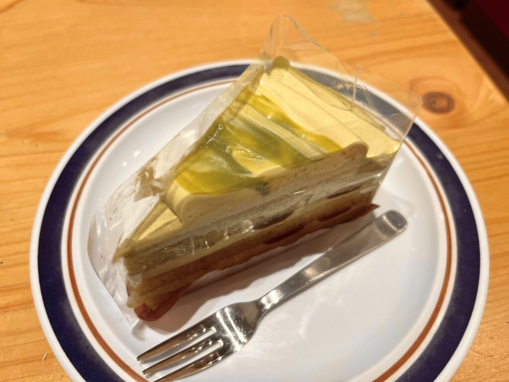 コメダ 季節のケーキ 抹茶あずきケーキ 実際の写真