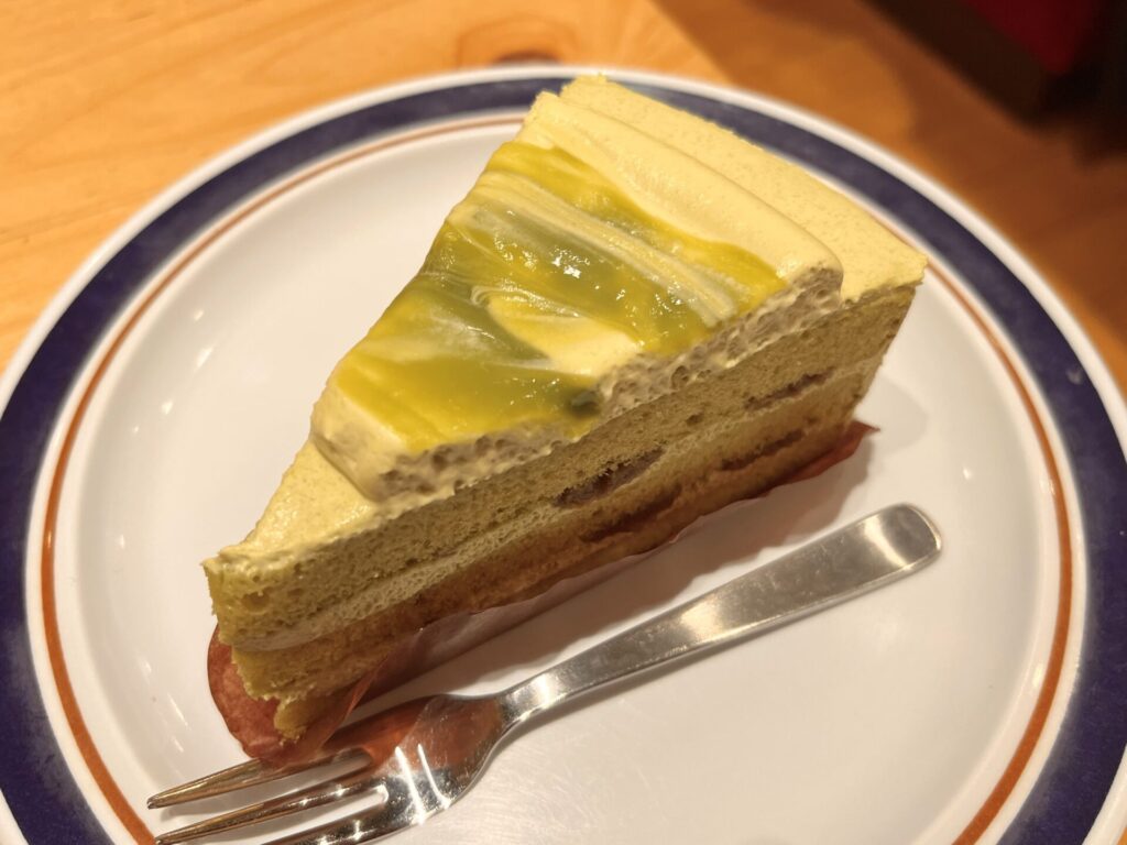 コメダ 季節のケーキ 抹茶あずきケーキ 実際の写真2