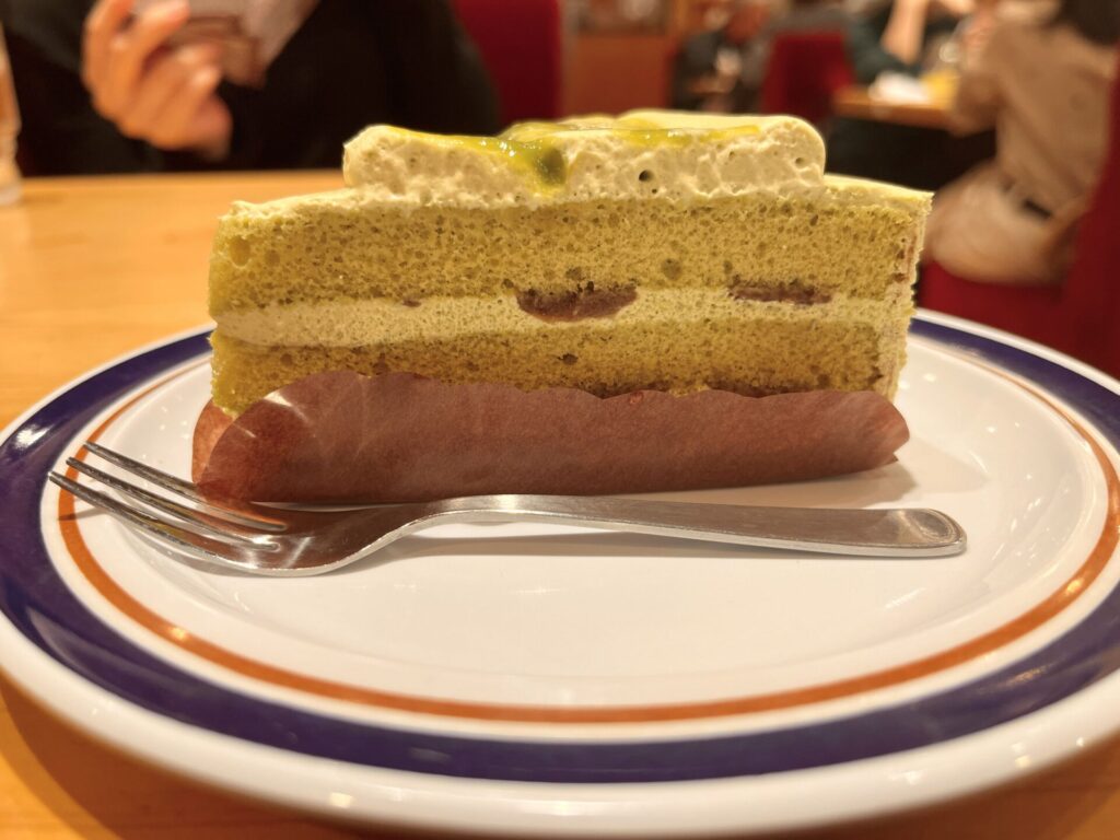 コメダ 季節のケーキ 抹茶あずきケーキ 実際の写真3