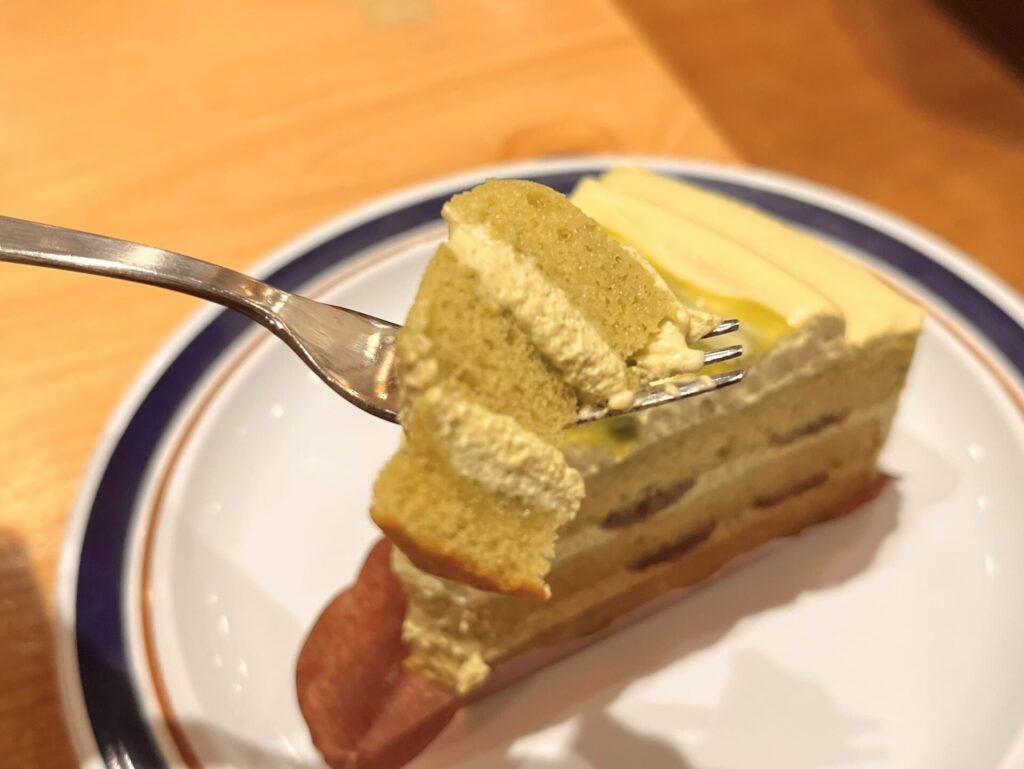 コメダ 季節のケーキ 抹茶あずきケーキ 実際の写真4